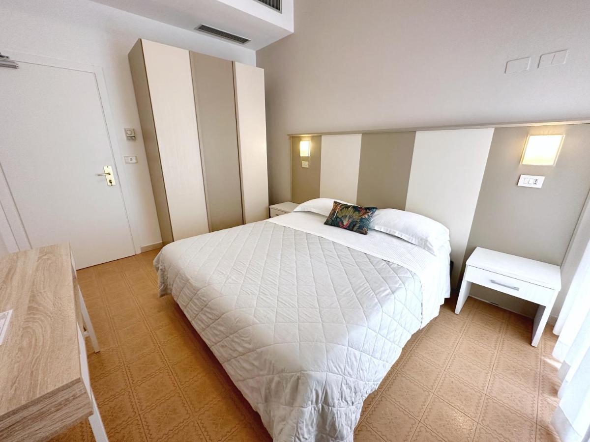 Aura Living 3*