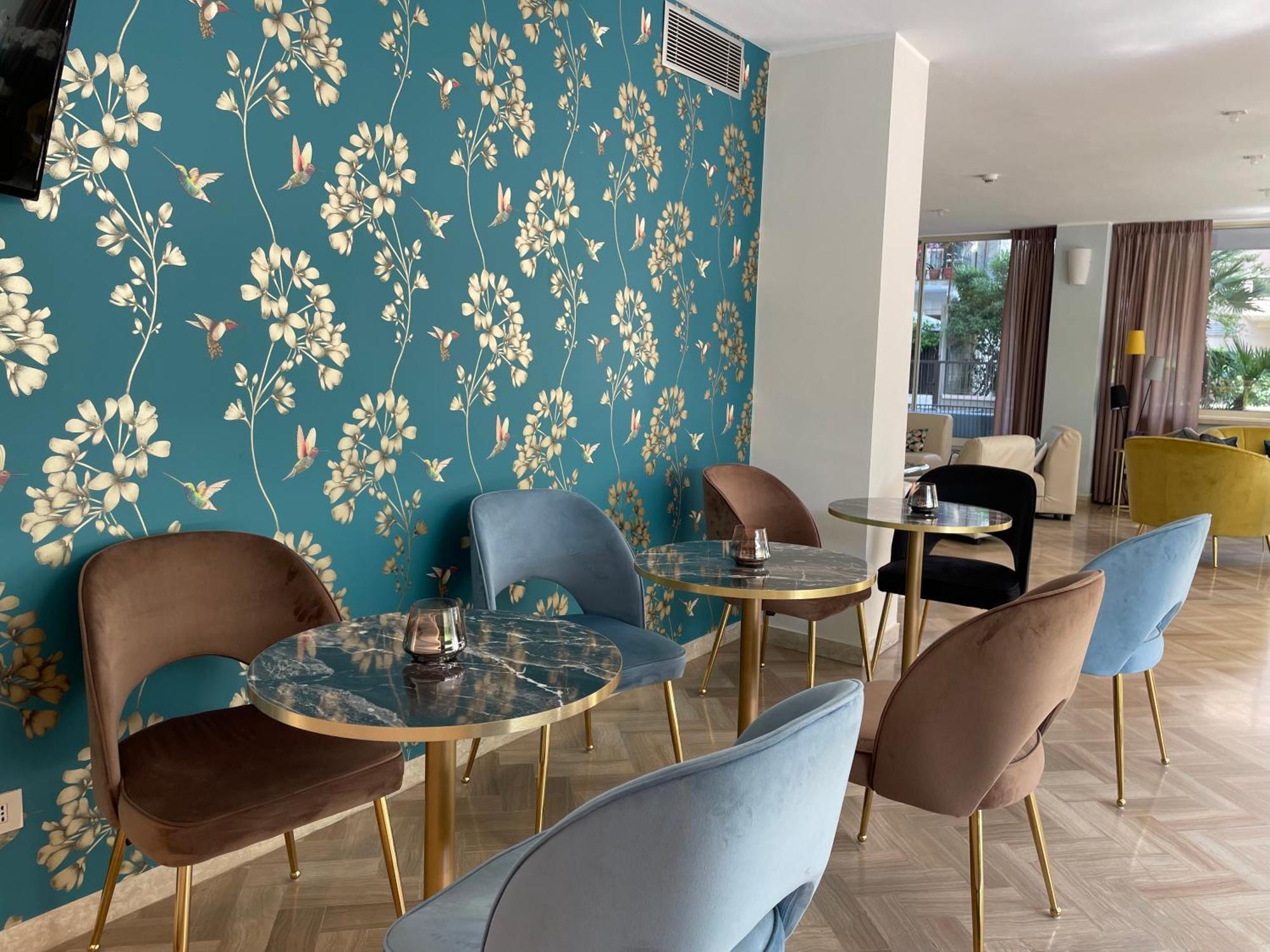 Hotel Aura Living 3*