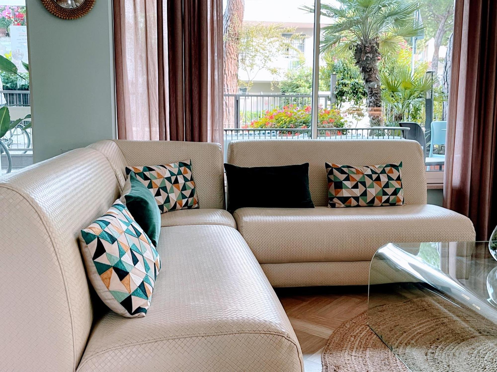 Aura Living Hotel 3*