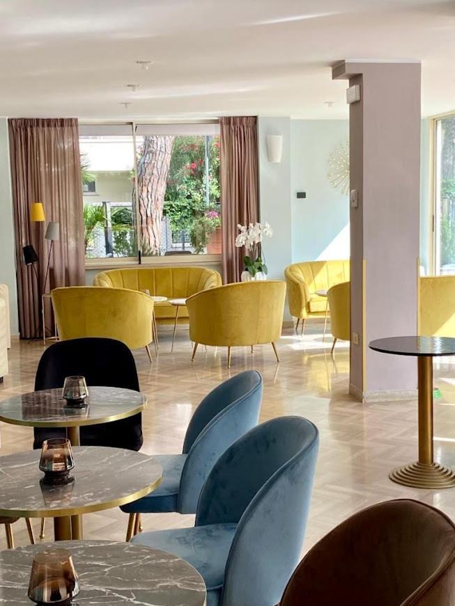 Aura Living Hotel 3*